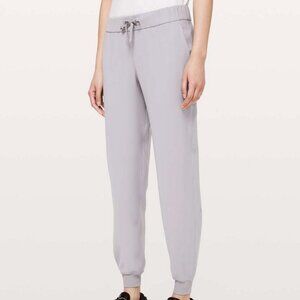 EUC Lululemon On The Fly *Woven Jogger - Silverscreen - Size 14